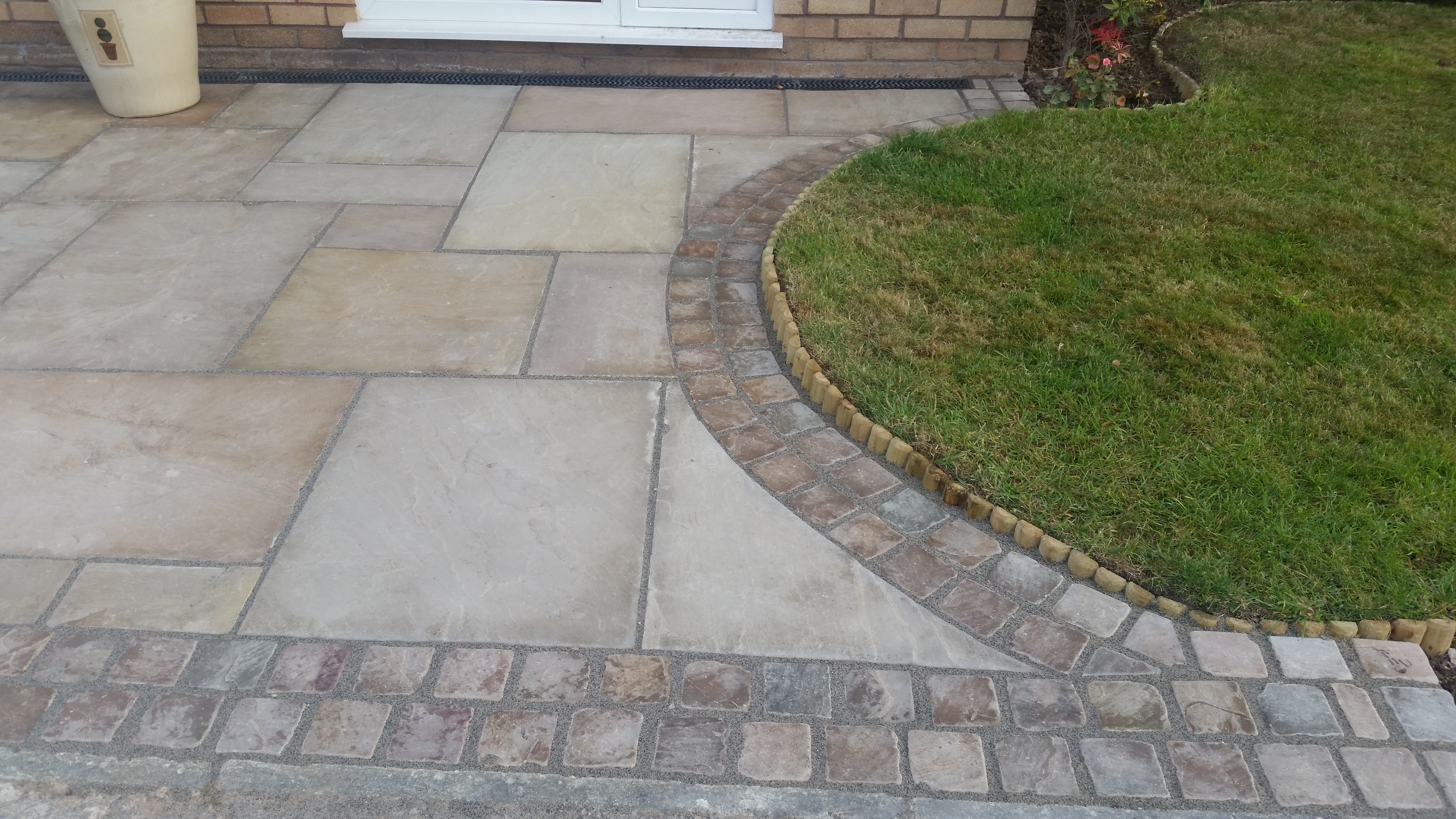 Raj Green (ABG) Tumbled Cobbles - 100mm x 100mm x 60/40mm - 10m2 Pack - Image 4