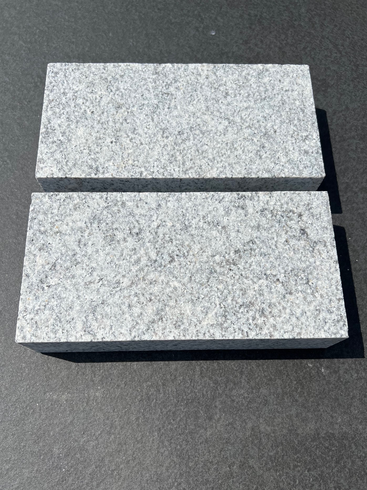 G603 Silver Granite Cobbles - 100x200x40mm Sawn Edge - 10m2 Pack - Image 2